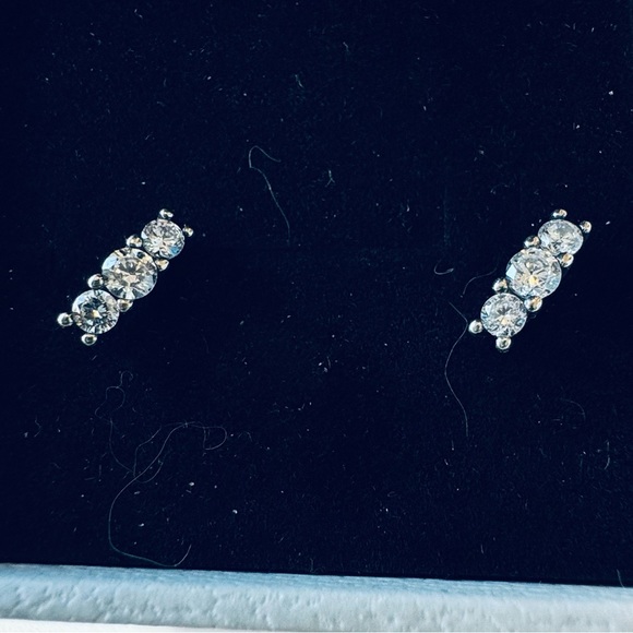 Earrings by Pandora - Picture 2 of 4